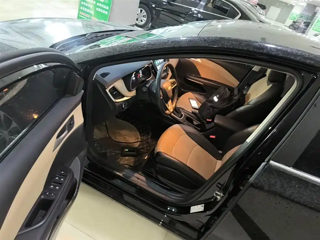 CHEVROLET CRUZE
