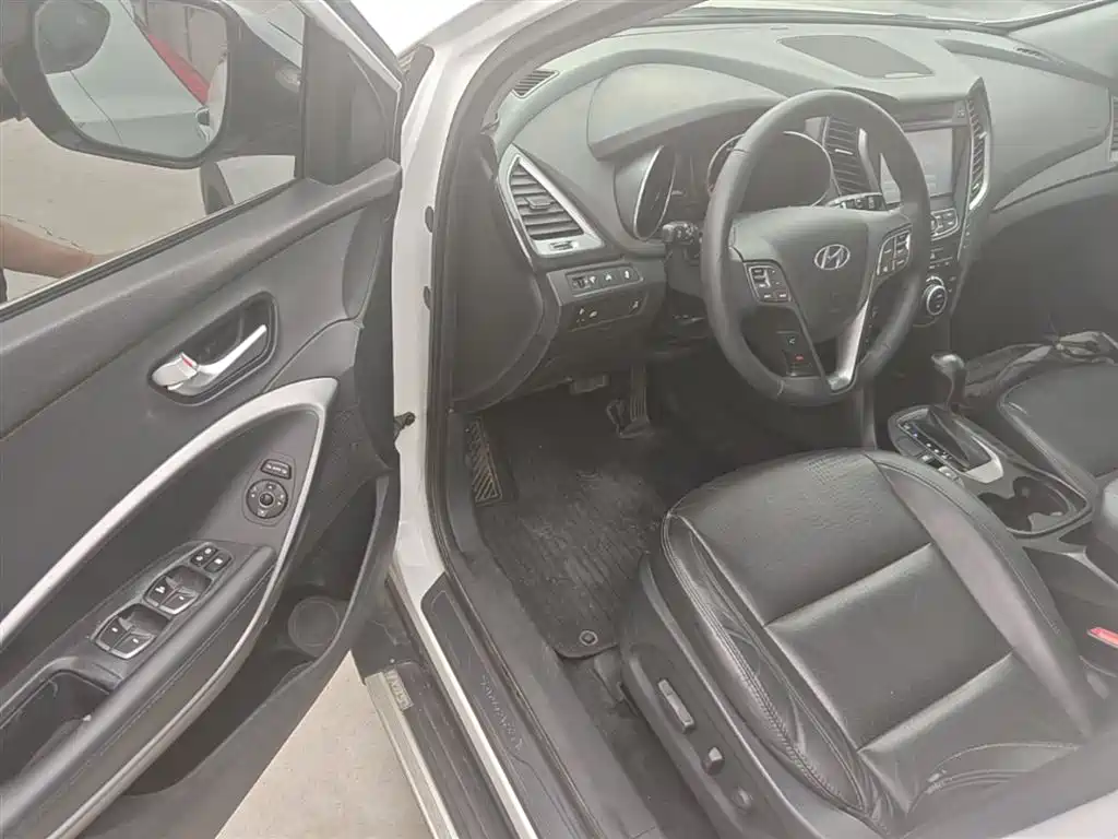 Hyundai Santa Fe 2013 Facelift 2.4L Automatic 4WD Smart фото 16