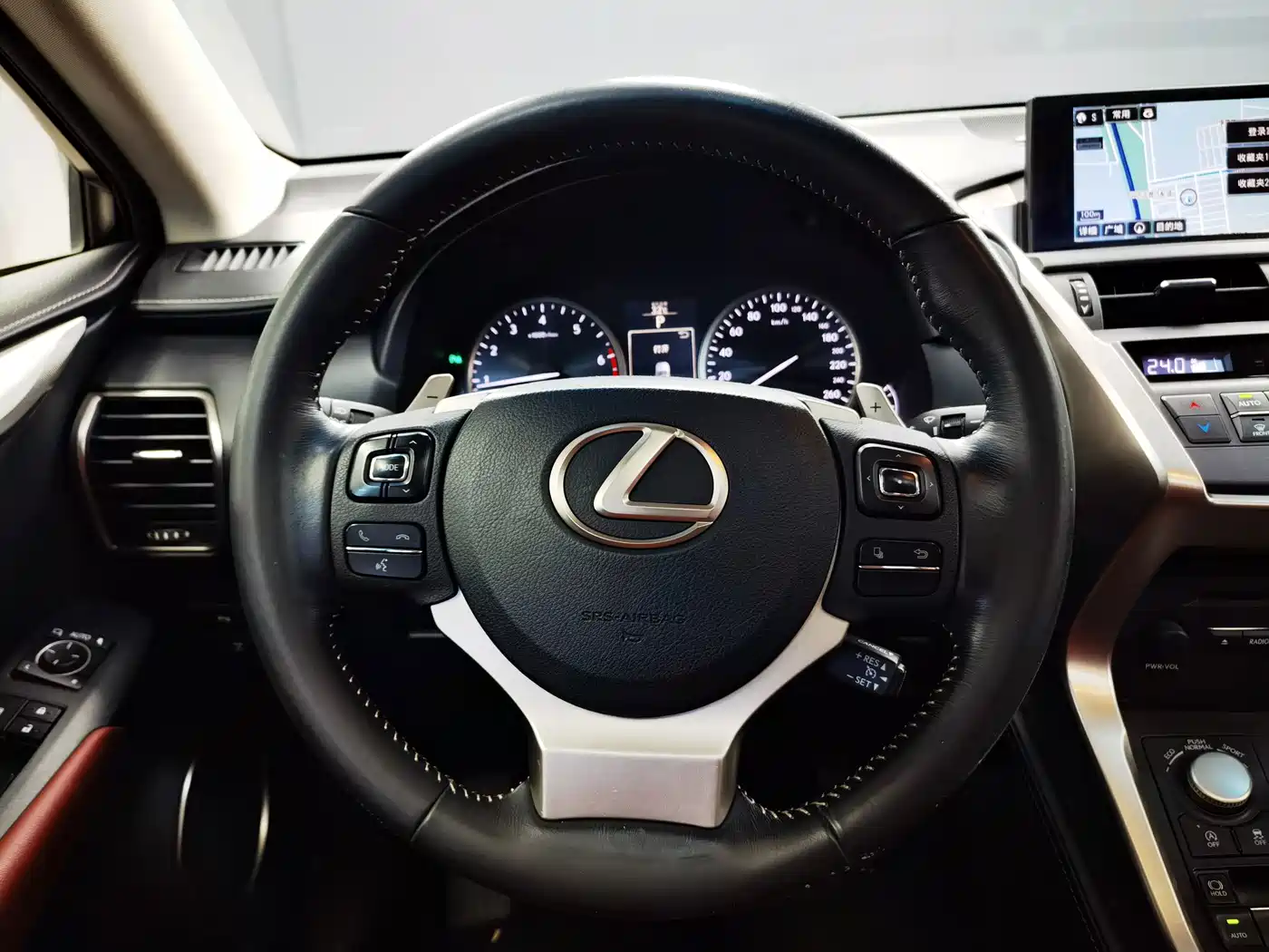 Фото 14 - Lexus NX