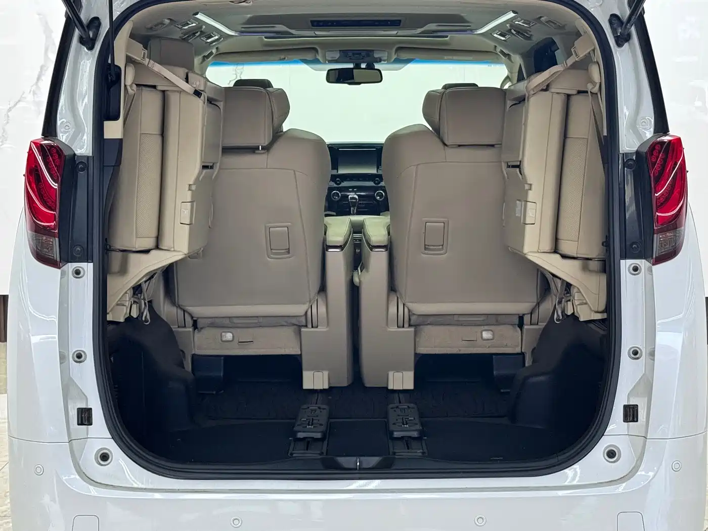 Toyota Alphard 2015 3.5L Premium Edition фото 25