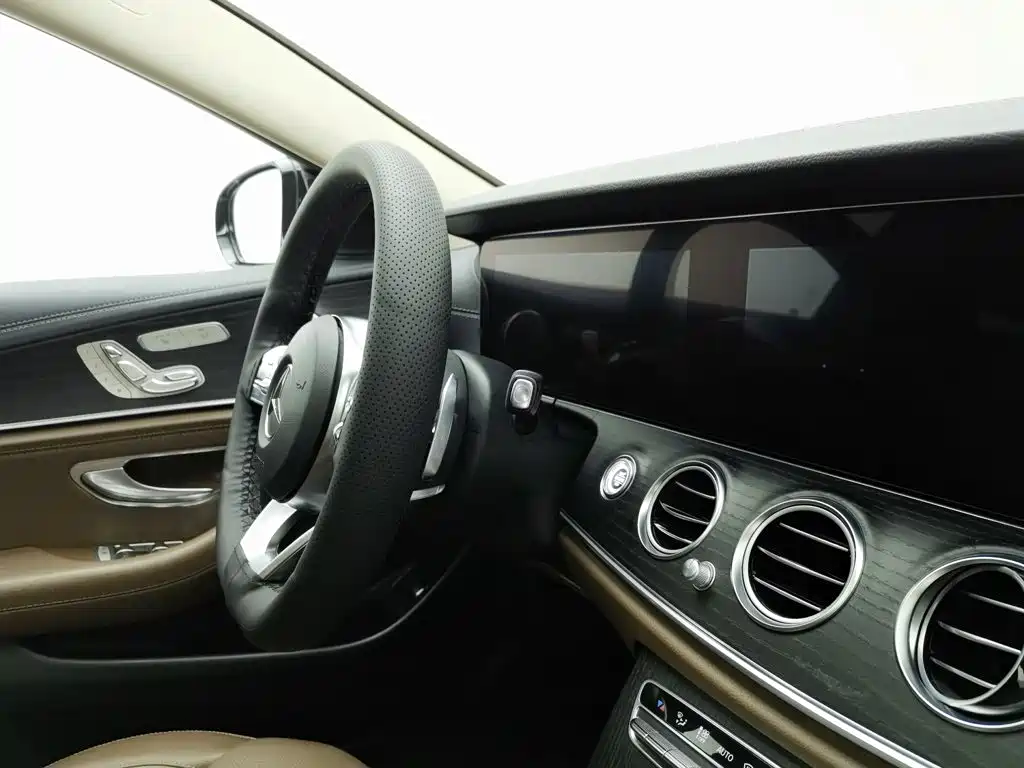 Mercedes-Benz E-Class, миниатюра 22
