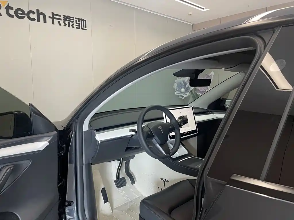 Фото 24 - Tesla Model Y