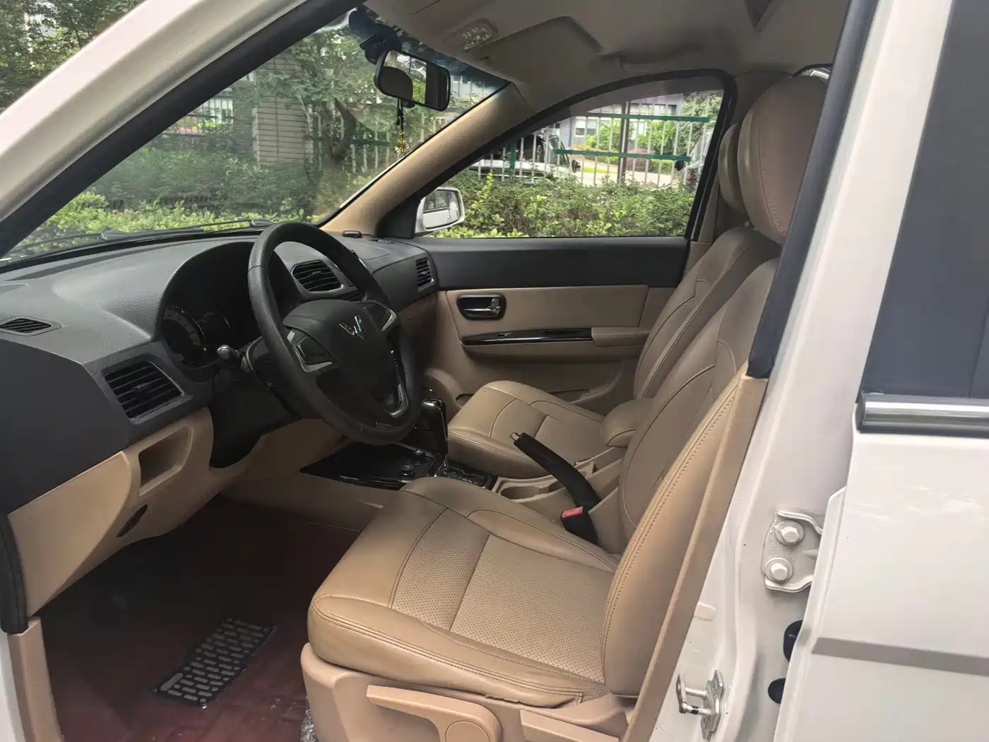 Wuling Motors Wuling Hongguang 2015 2014 1.5L S Automatic Comfort