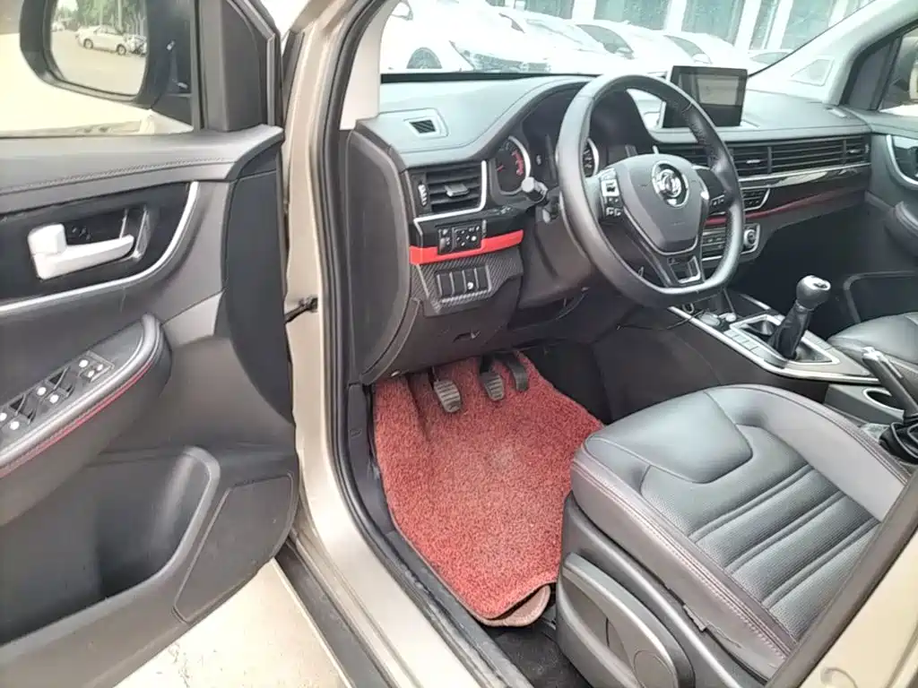Dongfeng Fengxing Fengxing SX6 2020 2019 1.6L Manual Luxury China VI