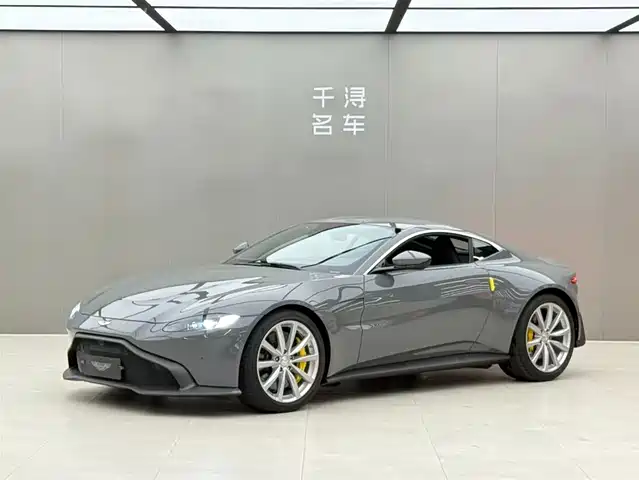 aston-martin v8-vantage