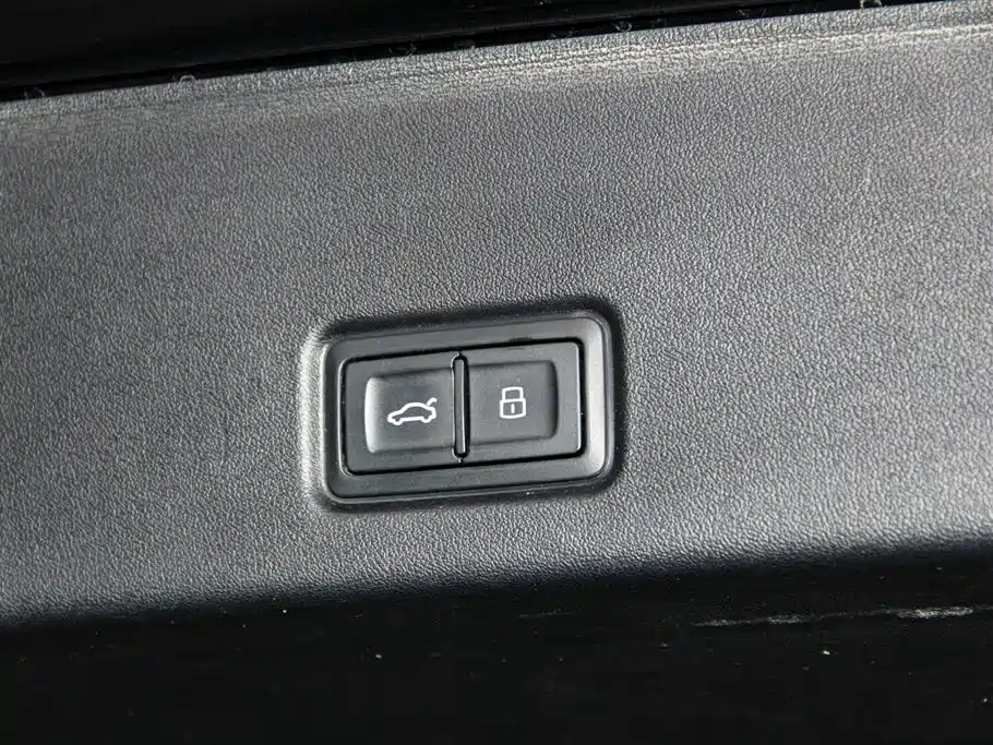 Audi Q6 2024 40 TFSI quattro Cloud View Yulin Package 7-seater фото 29