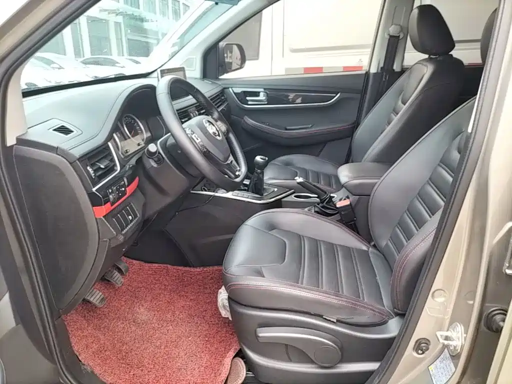 Dongfeng Fengxing Fengxing SX6 2020 2019 1.6L Manual Luxury China VI