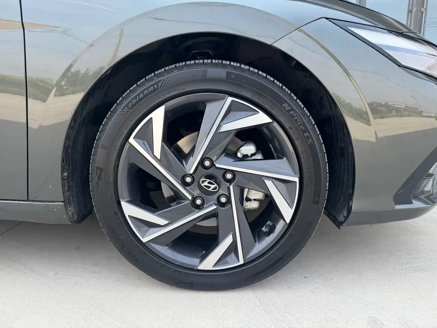 Hyundai Elantra 2023 1.5L CVT TOP Flagship Edition фото 11