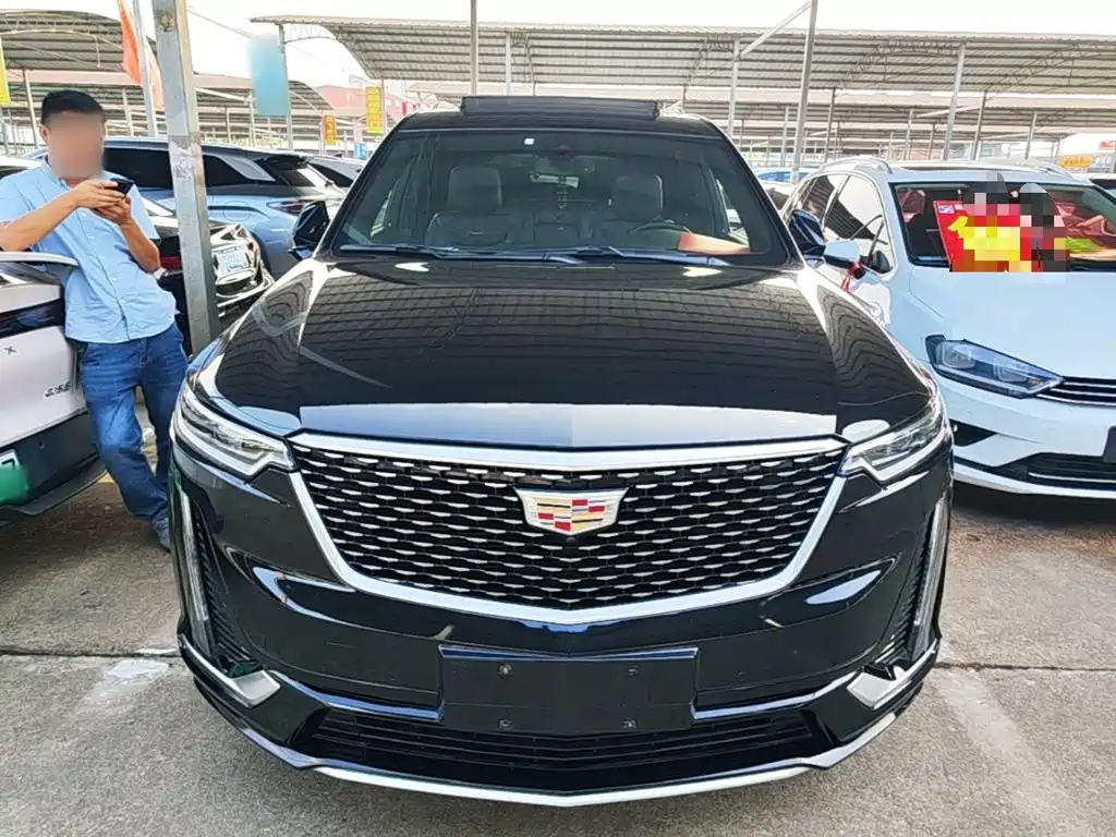Photo 3 - Cadillac XT6