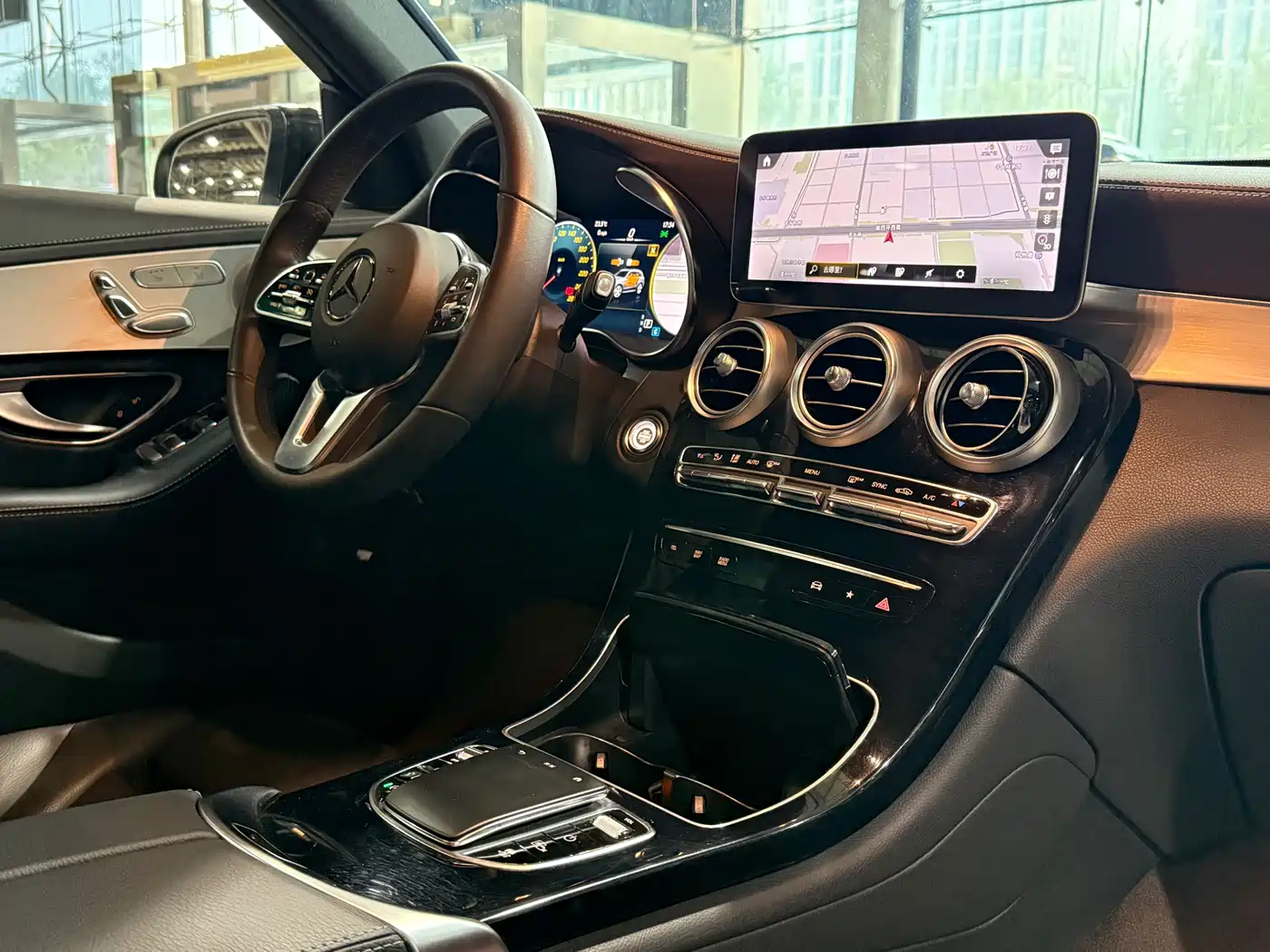 Mercedes-Benz GLC 2022 Model GLC 260 L 4MATIC Dynamic Edition фото 9
