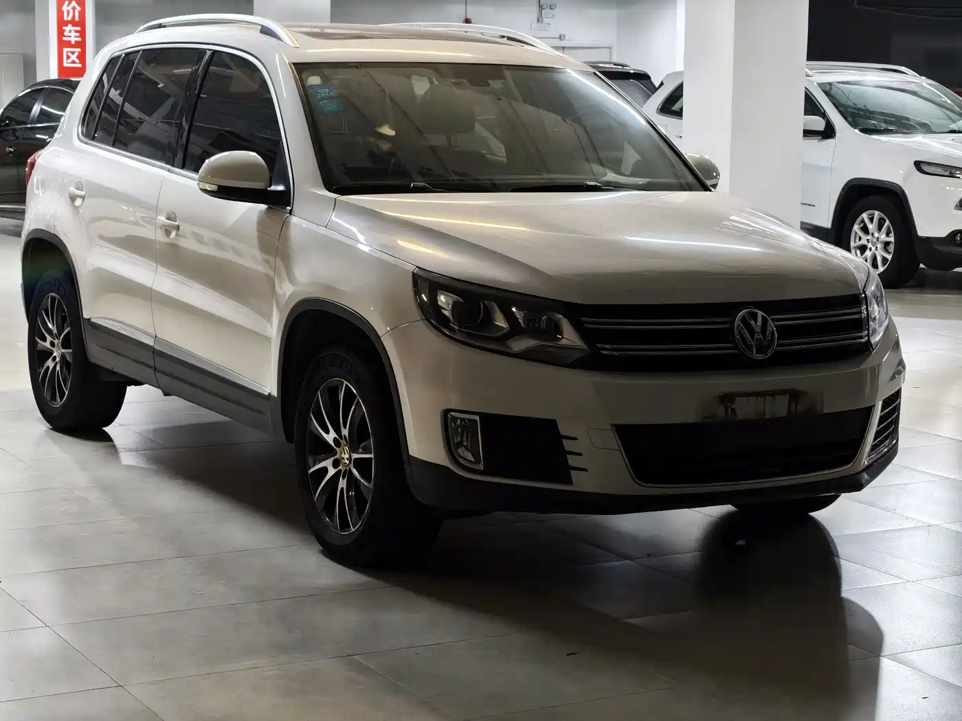 Volkswagen Tiguan 2015 1.8TSI Automatic 2WD Trendline фото 3