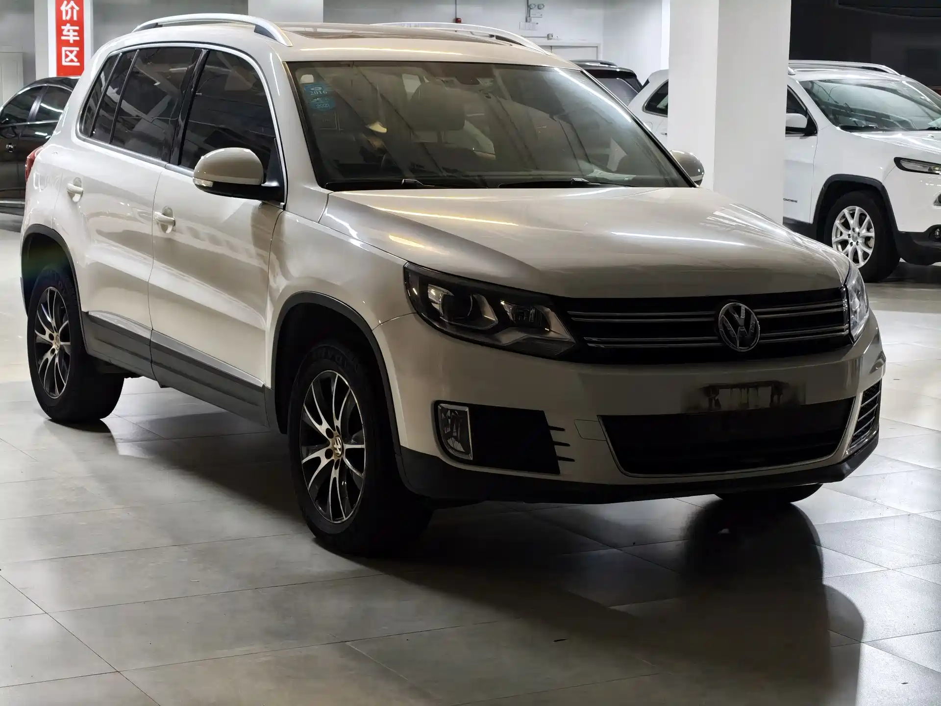 Фото 3 - Volkswagen Tiguan
