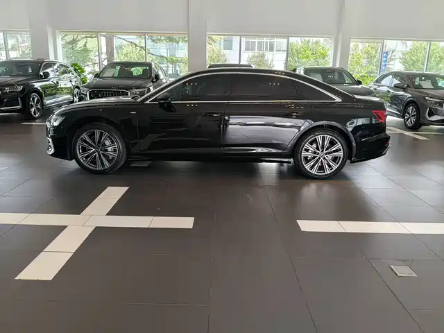 Audi A6L 2025 55 TFSI quattro Exclusive Sport — фото 4