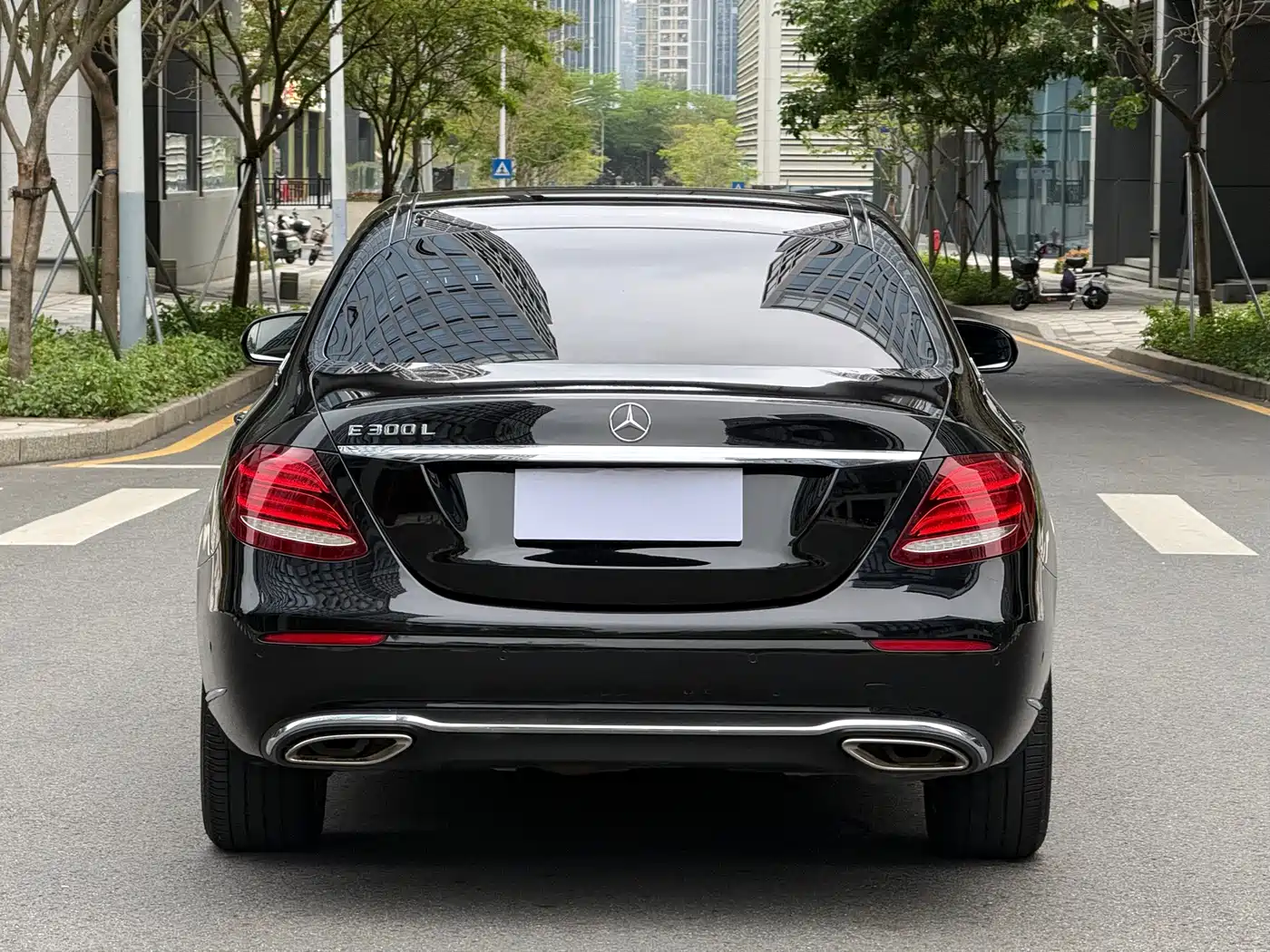 Mercedes-Benz E-Class 2018 E 300 L Luxury фото 5