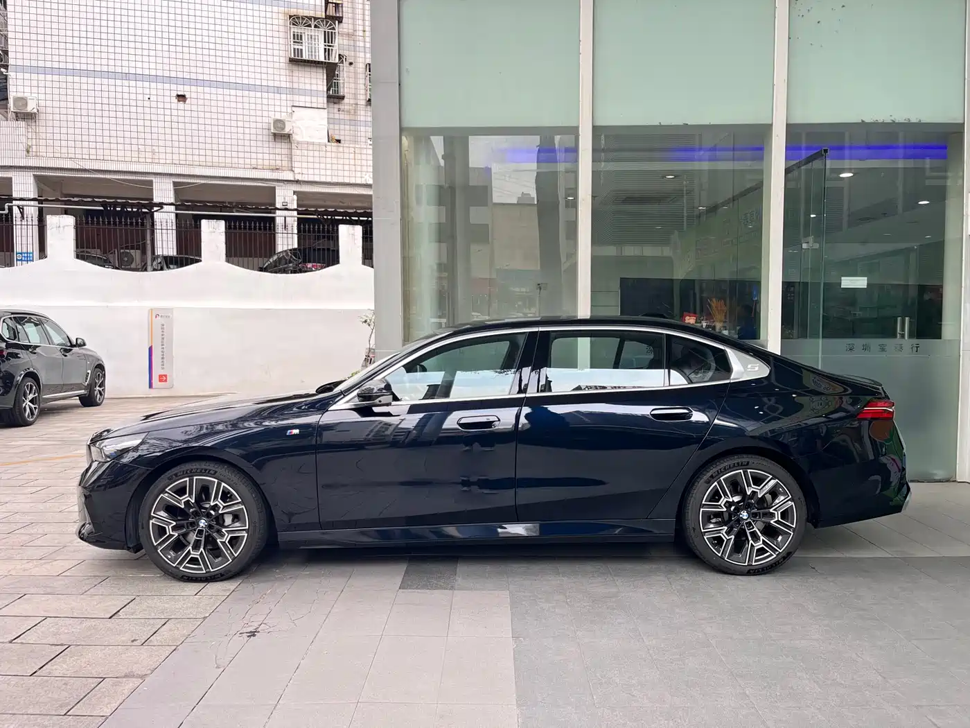BMW 5 Series 2025 530Li Premium M Sport Package фото 5