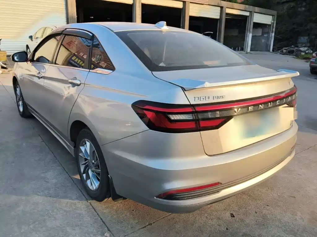 Venucia D60 2021 2021 PLUS 1.6L XL CVT Joy Leader Edition