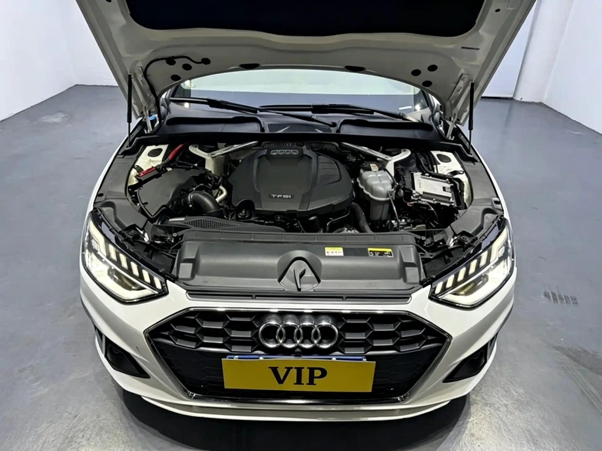 Фото 8 - Audi A4L