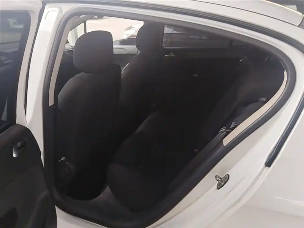 Peugeot 308 2014 Model Joy Edition Classic 1.6L Automatic Superior Style фото 24
