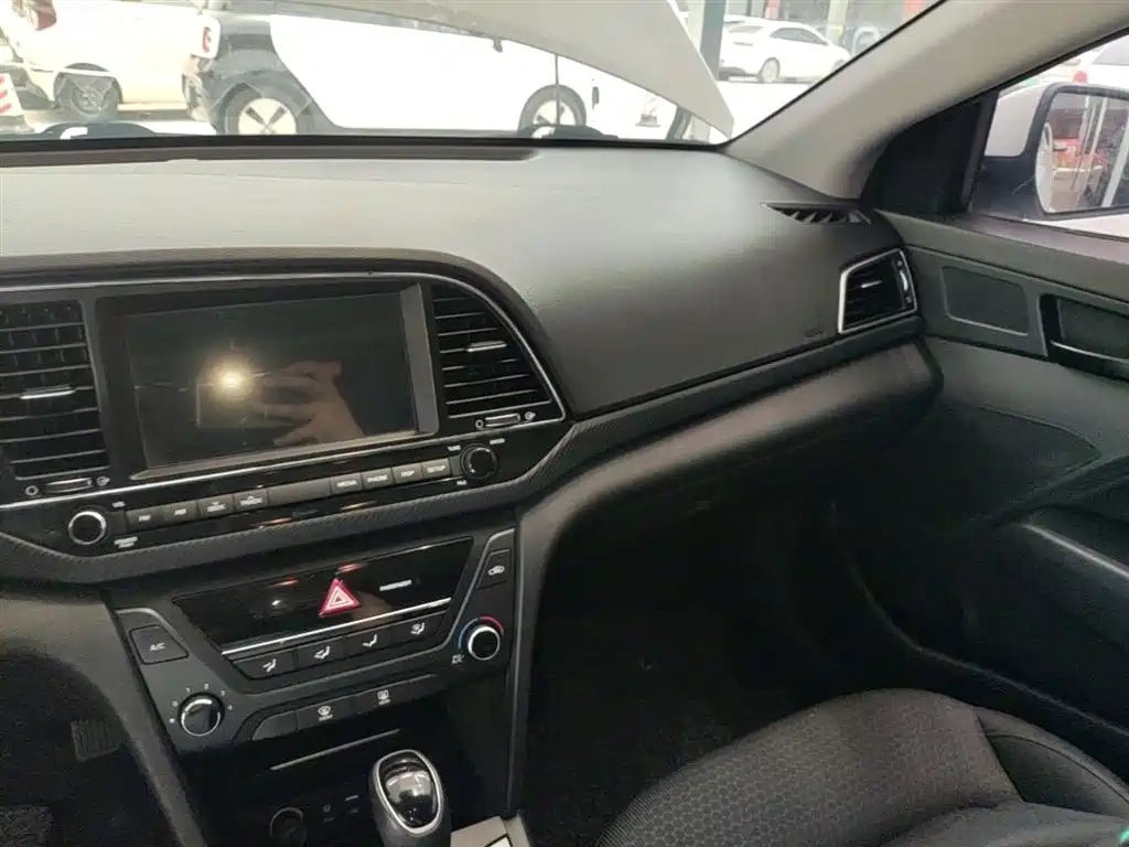Hyundai Elantra 2016 1.4T DCT Dynamic·Vitality фото 13