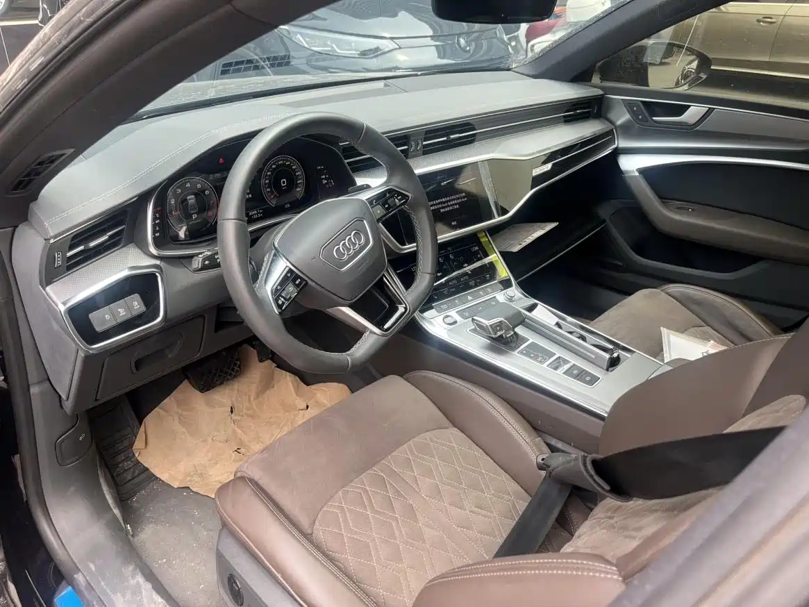 Фото 4 - Audi A7L