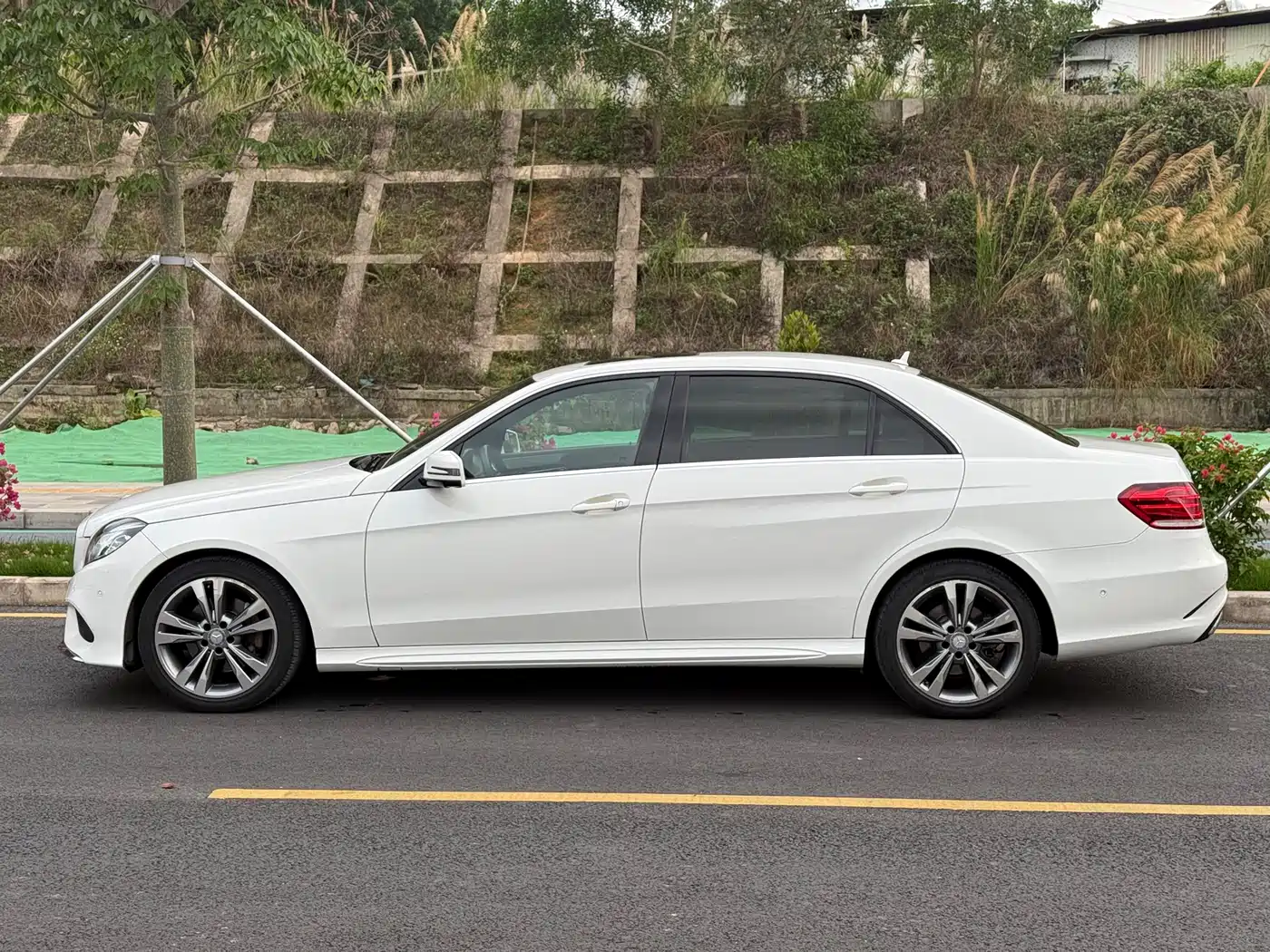 Mercedes-Benz E-Class 2015 E 260 L Sport фото 3