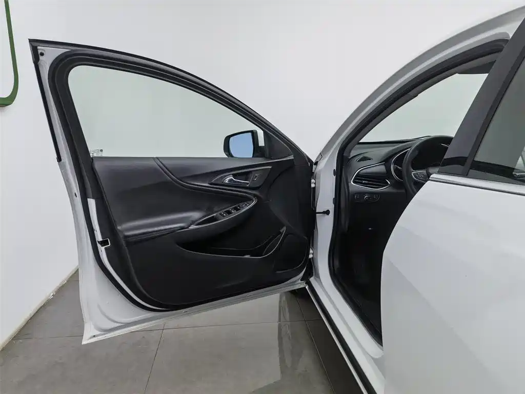 Chevrolet Malibu XL 2018 530T Auto RuiChi Edition фото 8