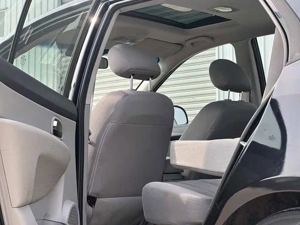 Kia Carens 2011 2011 2.0L 7-Seater Automatic Standard