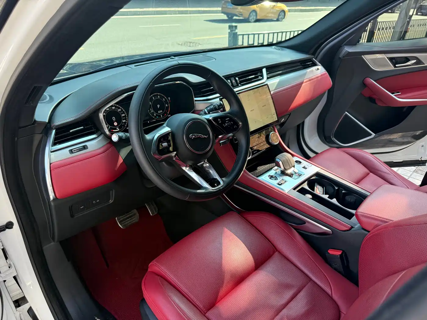Jaguar F-PACE 2023 2022 P250 R-Dynamic BLACK