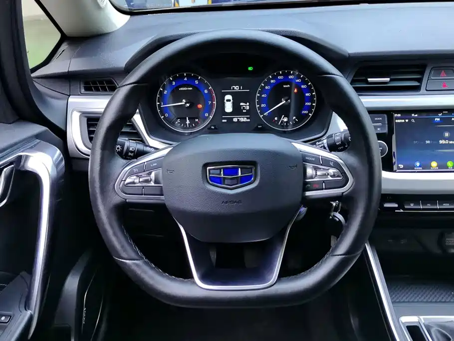 Фото 15 - Geely Vision X3