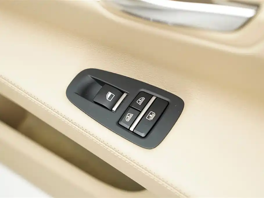 BMW 5 Series GT 2013 535i xDrive Luxury фото 24