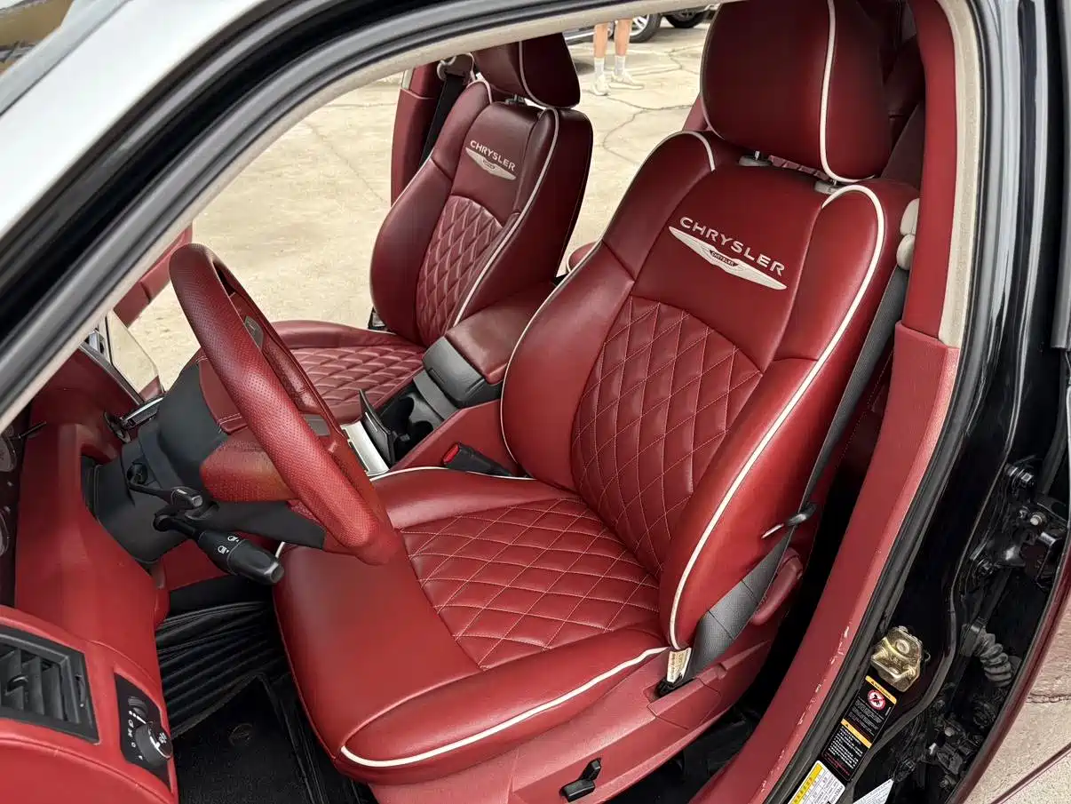 Фото 24 - Chrysler 300C