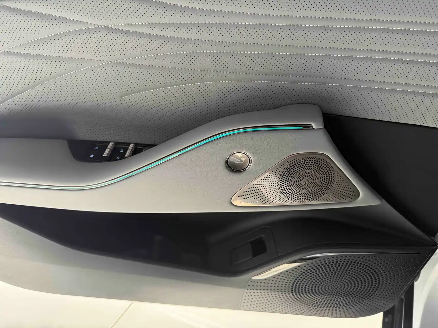 Geely Galaxy Galaxy E8 2025 700km Long Voyage Smart Drive Edition фото 6