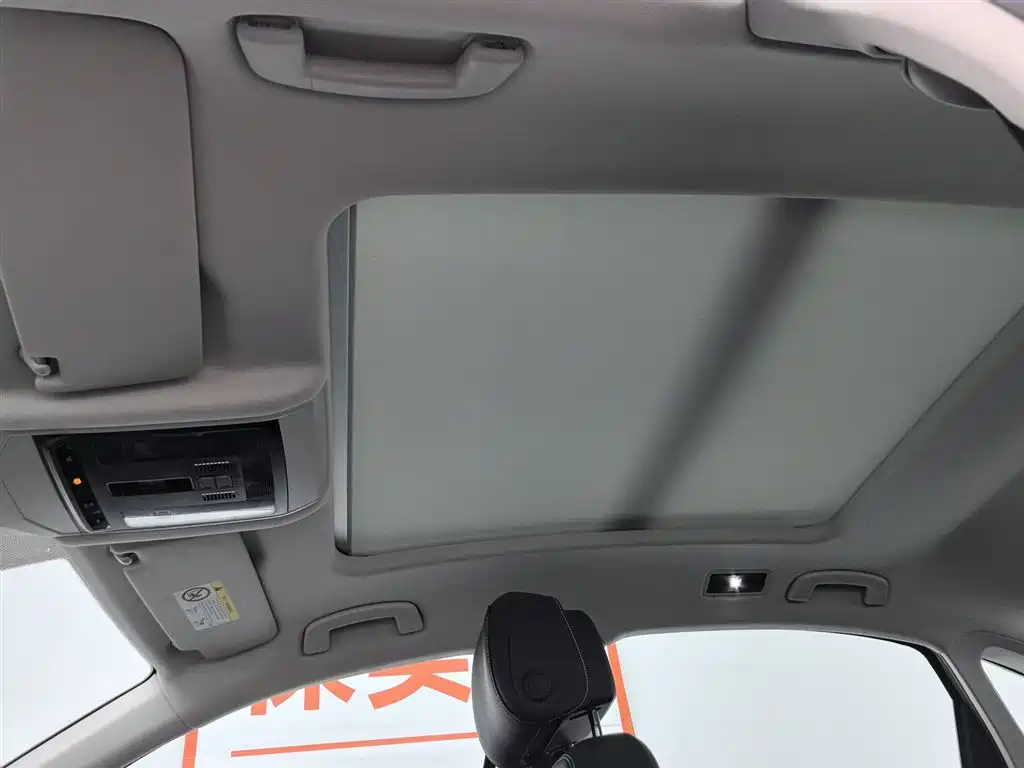 Volkswagen Passat 2024 380TSI Luxury фото 14