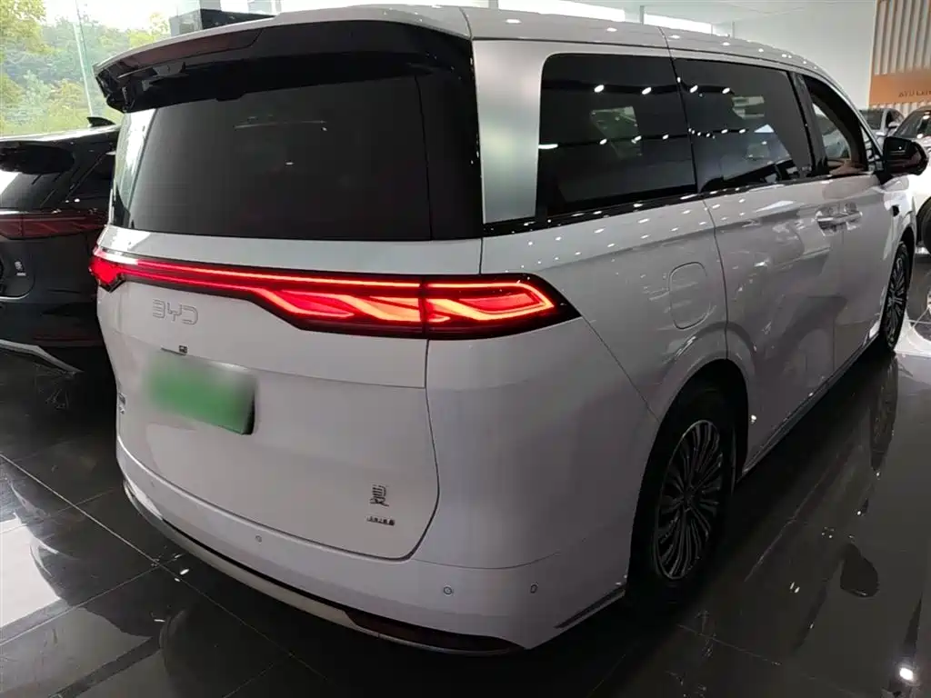 BYD Xia 2025 DM-i 1.5T 180km Excellence фото 7