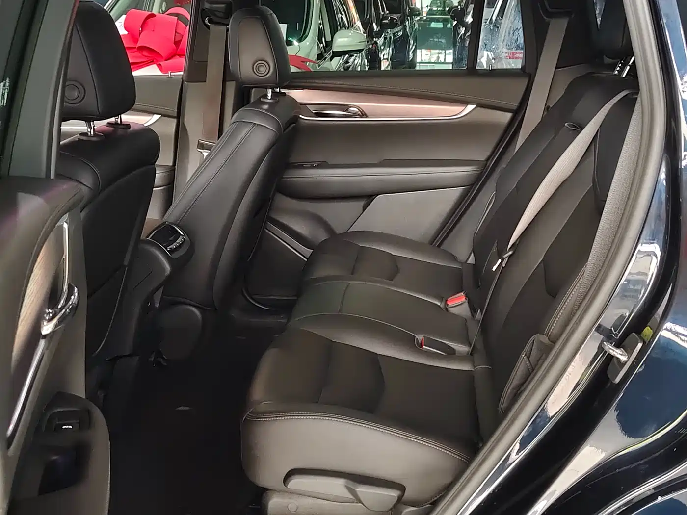 CADILLAC XT6