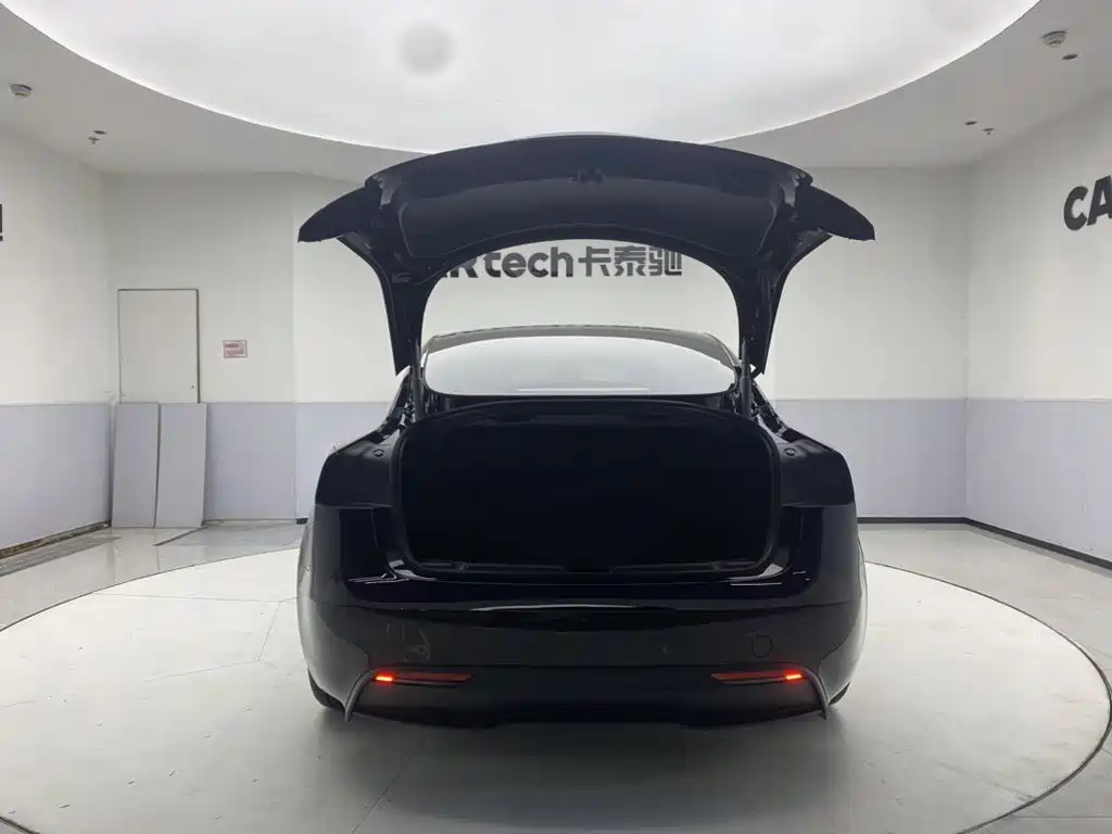 Tesla Model 3 2026 2025 Model Year Facelift Rear-Wheel Drive