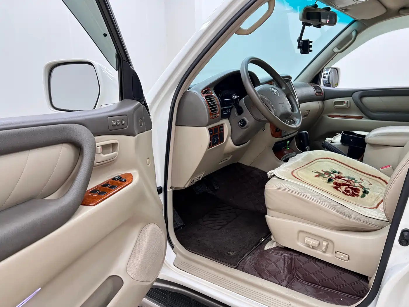 Toyota Land Cruiser 2005 Model 4.7L Automatic VX-R Luxury DVD Edition фото 7