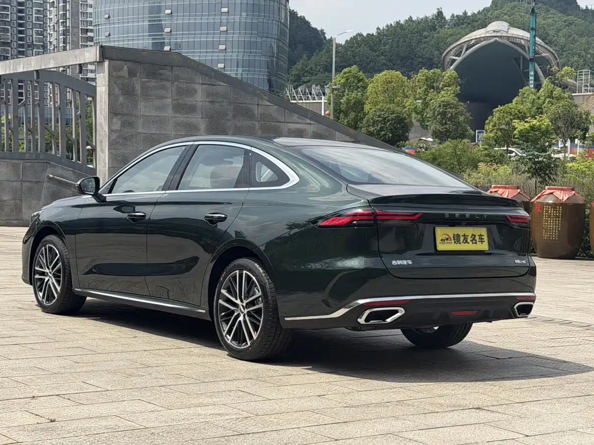 Фото 4 - Geely Emgrand