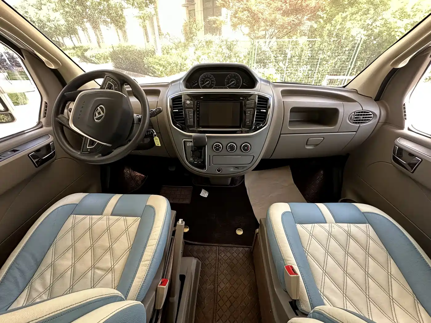 SAIC Maxus Xintu V80 2018 2.5T AMT Elite Short Wheelbase Medium Roof 5-6 Seater фото 9