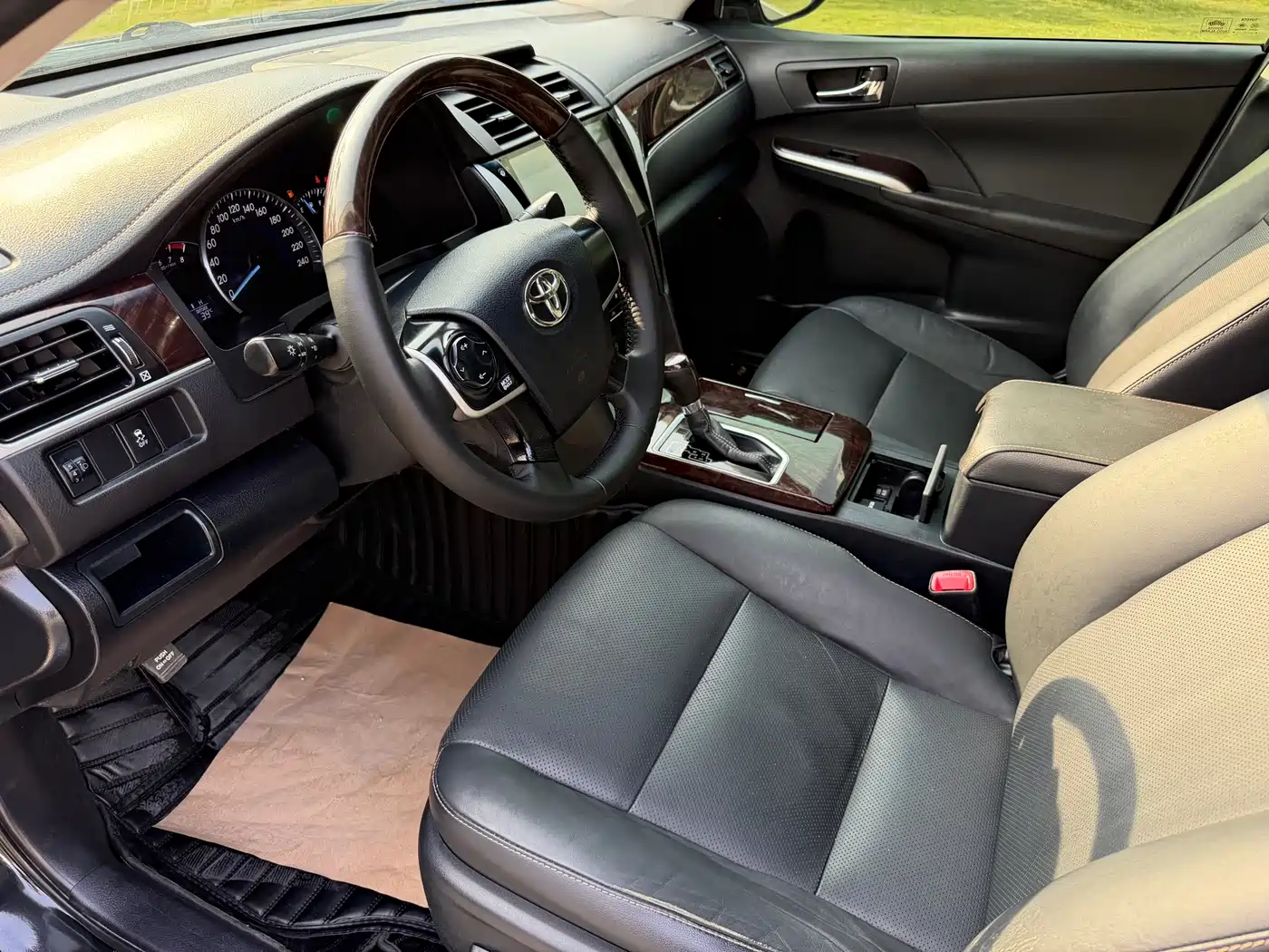 Toyota Camry 2016 2.0G 10th Anniversary Leading Edition фото 9