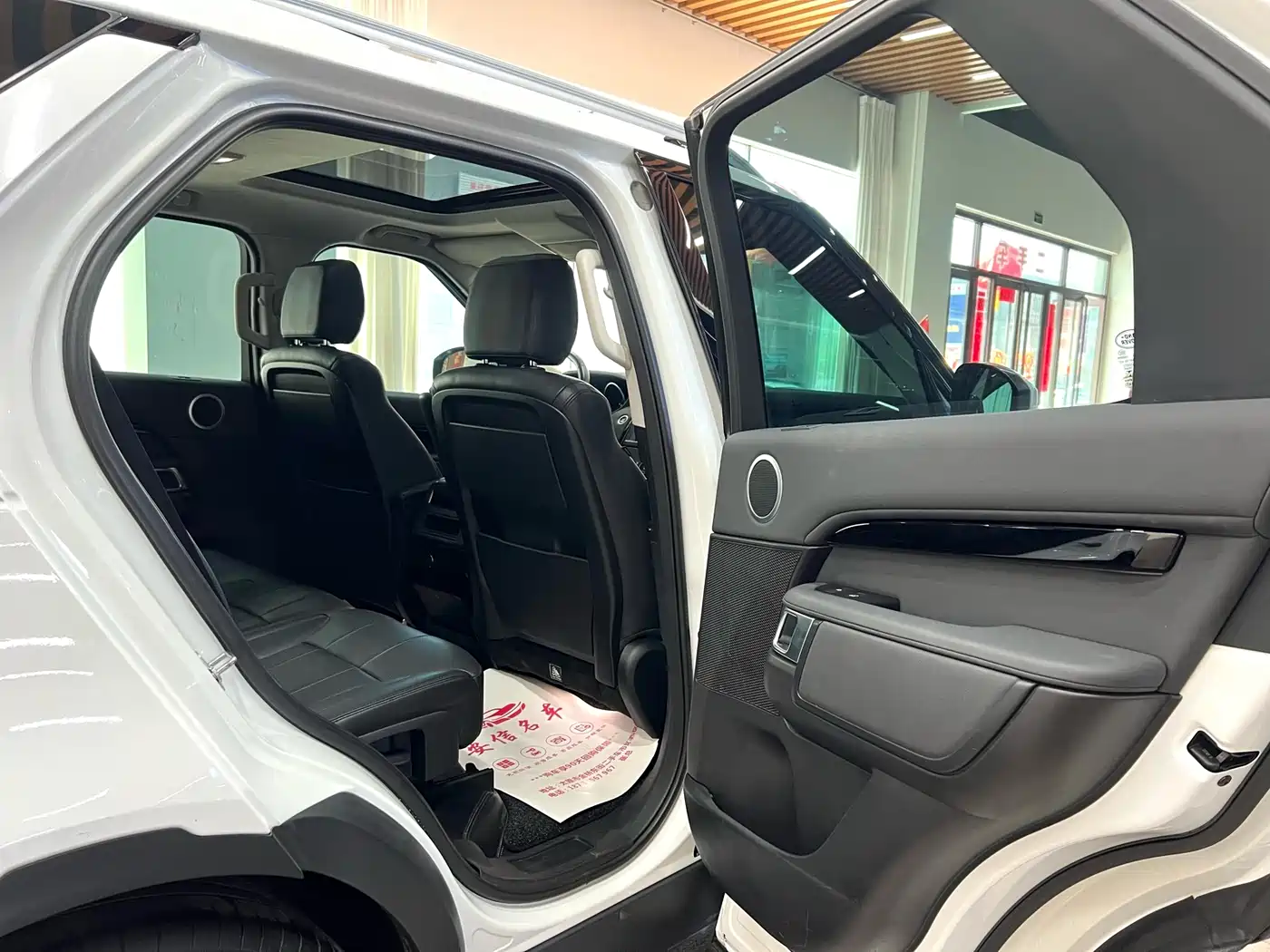 Land Rover Discovery 2019 3.0 SC V6 SE фото 12