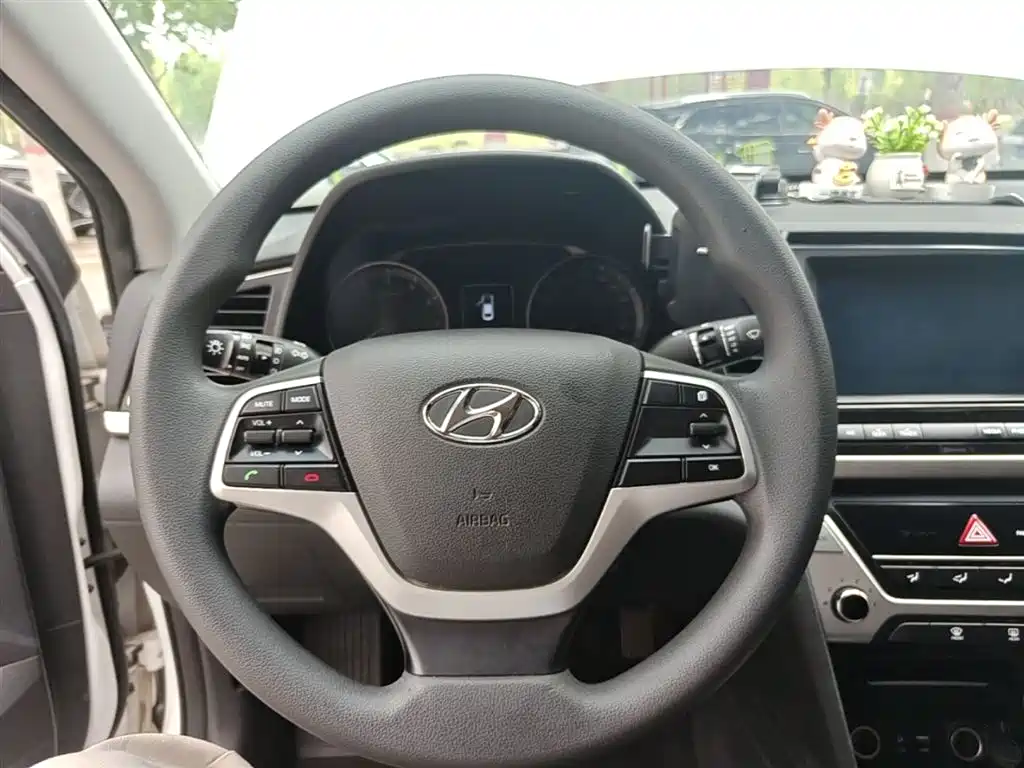 Hyundai Elantra 2016 Model 1.6L Automatic Smart Elite фото 11