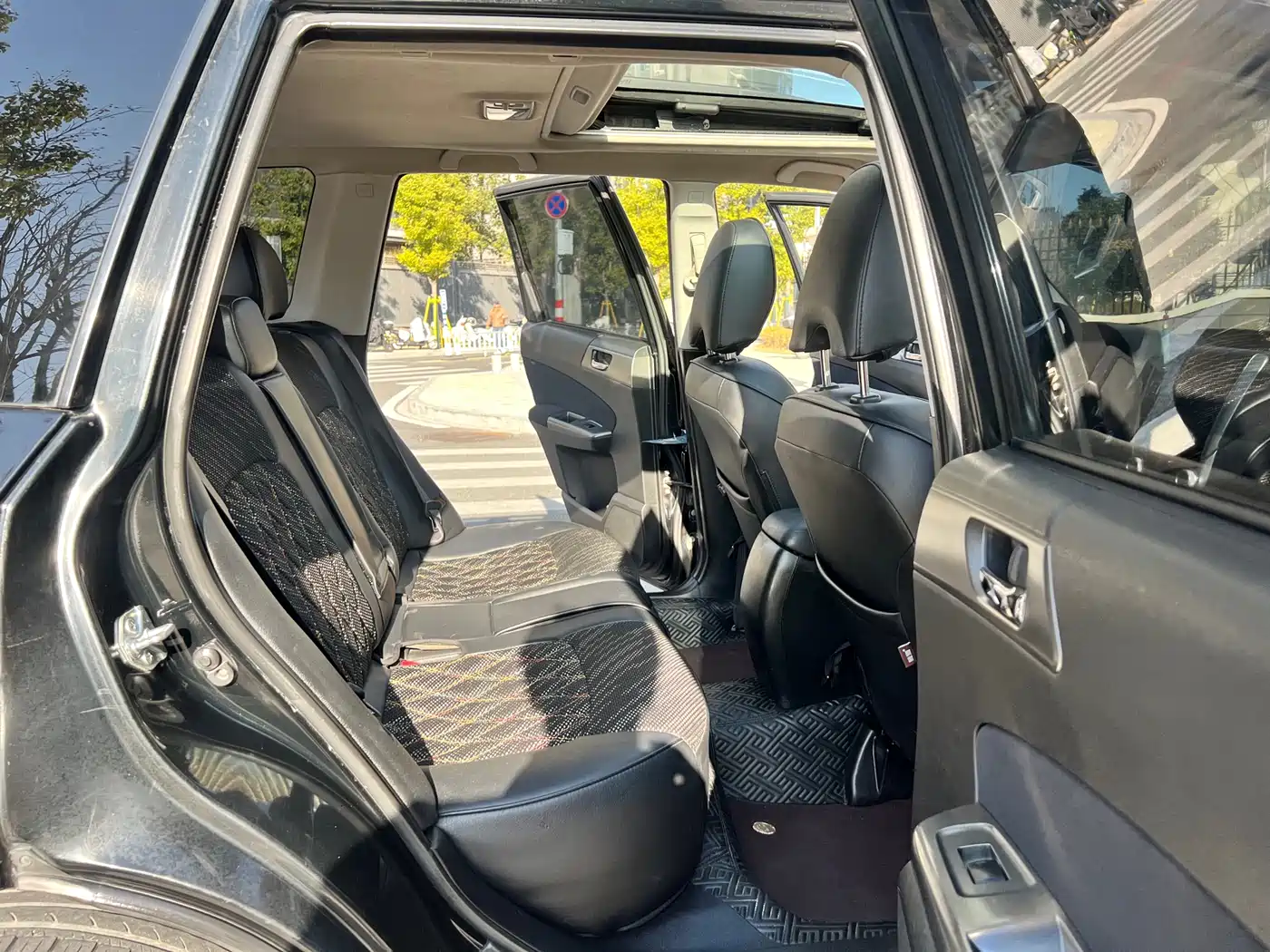 Subaru Forester 2011 2.5XS Automatic Luxury Navigation Edition фото 14
