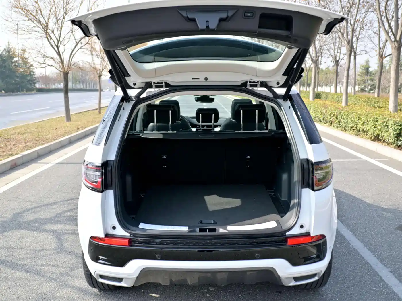 LAND ROVER DISCOVER NEW ENERGY SOURCES FOR SPORTS