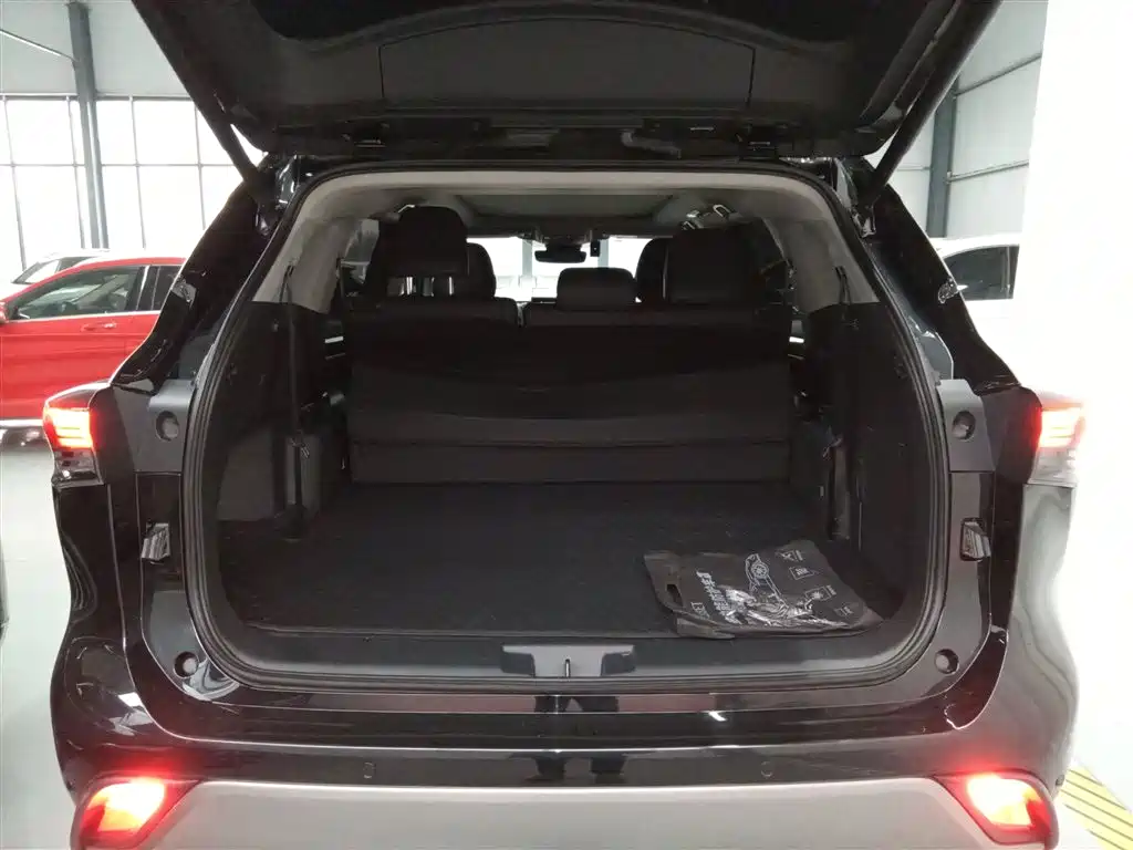 Toyota Highlander 2024 2.5L Smart Hybrid 4WD Premium 7-seater фото 15