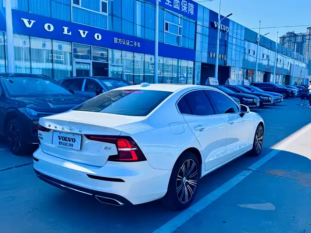 Volvo S60 2022 B4 Smart Vision Luxury Edition — фото 4