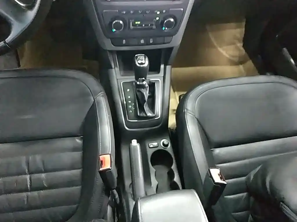 Škoda Yeti 2014 1.8TSI DSG Polar Edition фото 14