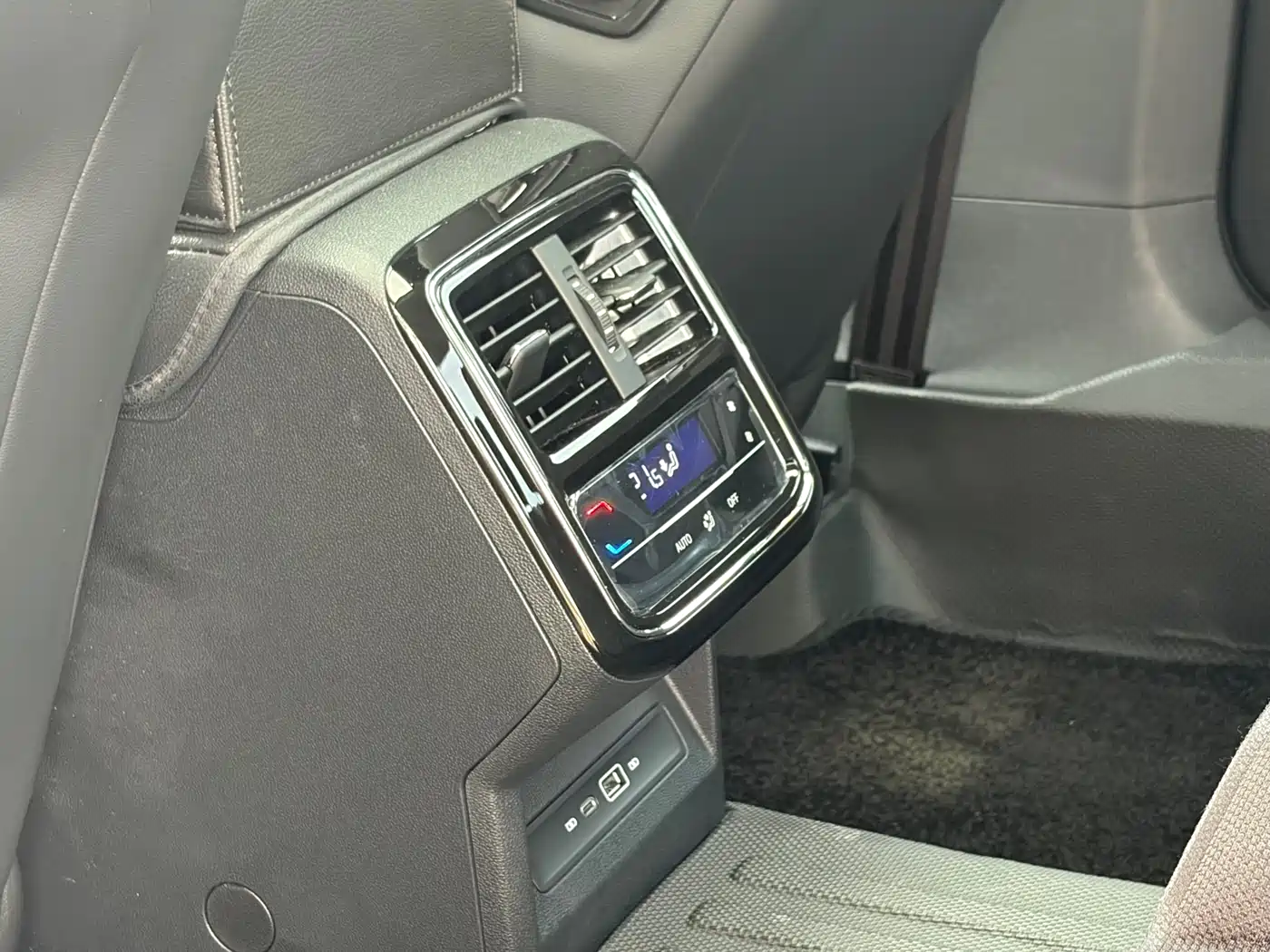 Volkswagen Passat 2025 Outstanding 380TSI Starlight Dragon Soaring Edition фото 21