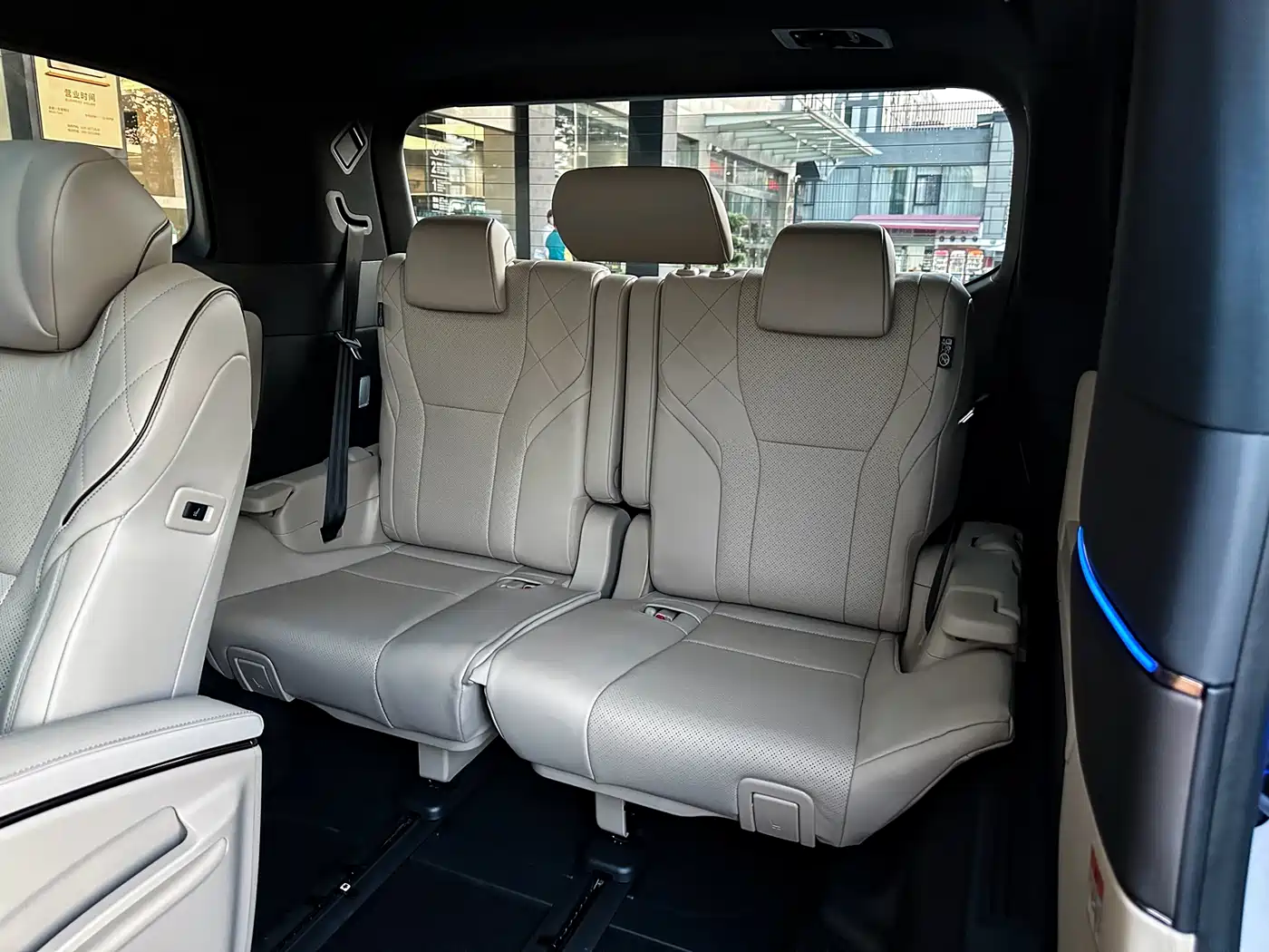 Toyota Alphard 2025 Hybrid 2.5L Ultimate Gold Edition фото 9