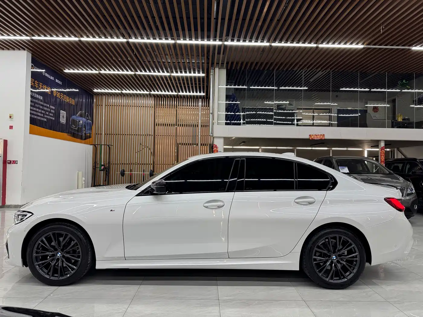 BMW 3 Series 2022 325i M Sport Shadow Edition фото 3